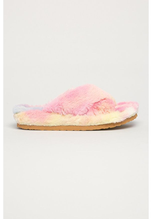 Steve Madden - Kapcie Fuzed. Materiał: guma