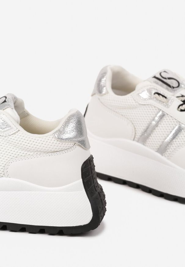 Renee - Białe Sneakersy Vices na Platformie z Metalicznymi Paskami Lenela. Okazja: na spacer. Zapięcie: pasek. Kolor: biały. Materiał: jeans. Obcas: na platformie. Sport: turystyka piesza