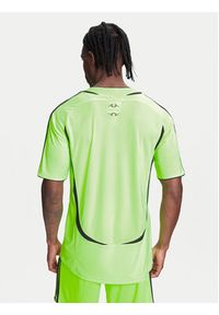 Adidas - adidas T-Shirt Teamgeist adicolor JX1538 Zielony Loose Fit. Kolor: zielony. Materiał: syntetyk