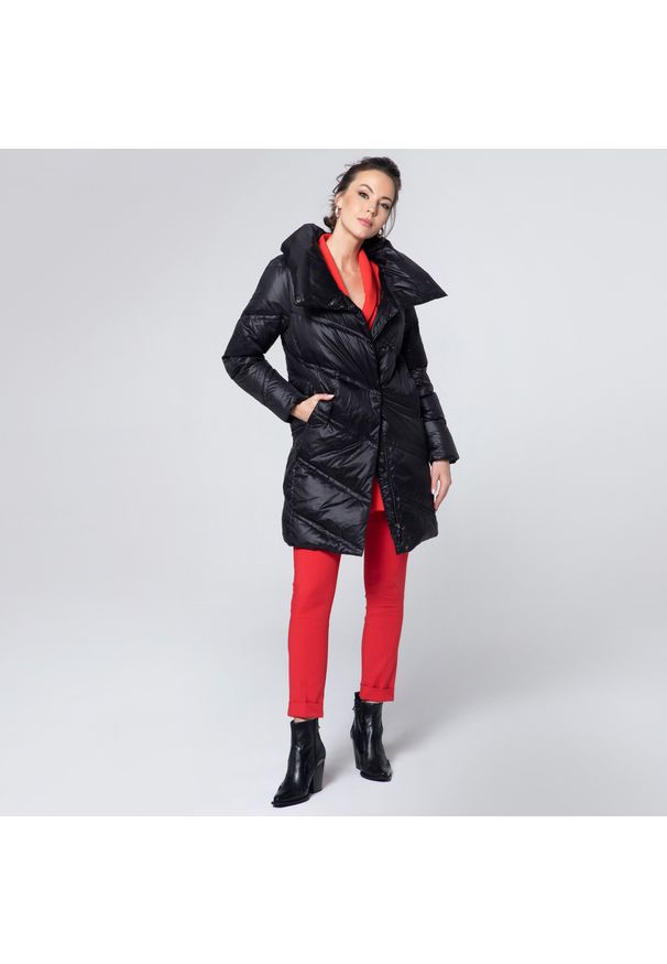 Wittchen - Damska kurtka puchowa z wysokim kołnierzem czarna. Kolor: czarny. Materiał: nylon. Sezon: jesień, zima