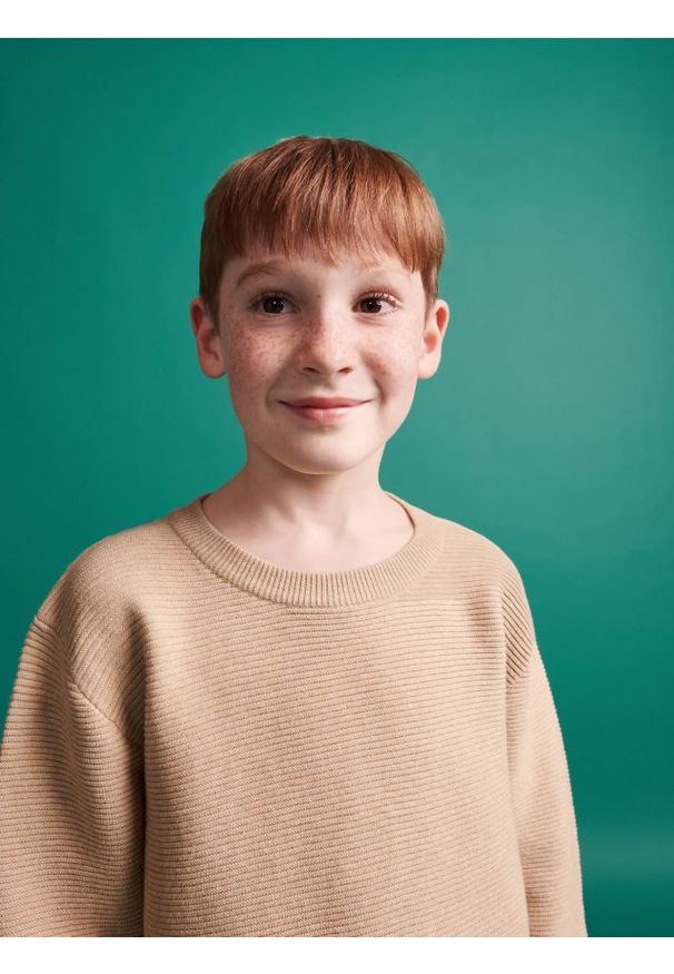 Reserved - Strukturalny sweter z bawełną - beżowy. Kolor: beżowy. Materiał: bawełna