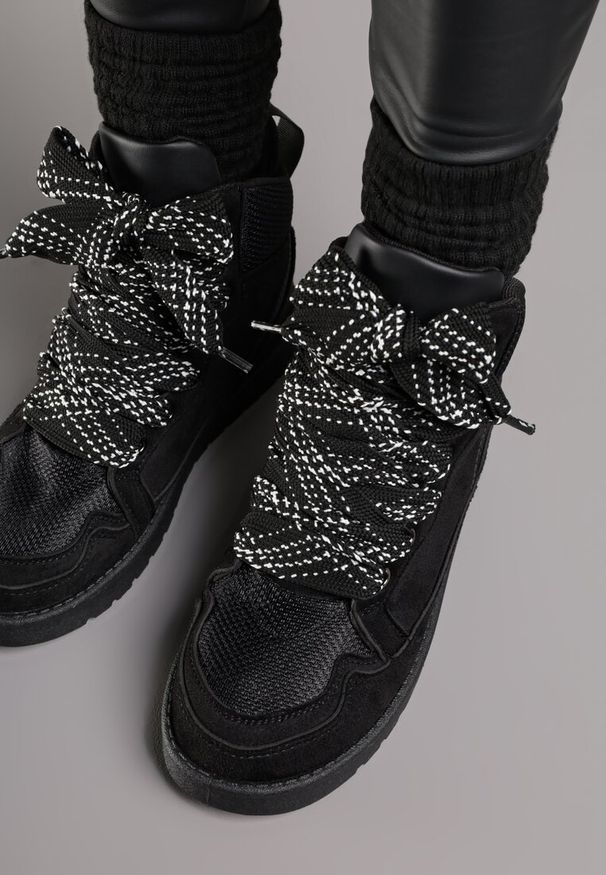 Born2be - Czarne Sneakersy z Ozdobnymi Sznurówkami Eveslia. Okazja: na co dzień. Zapięcie: sznurówki. Kolor: czarny. Materiał: jeans