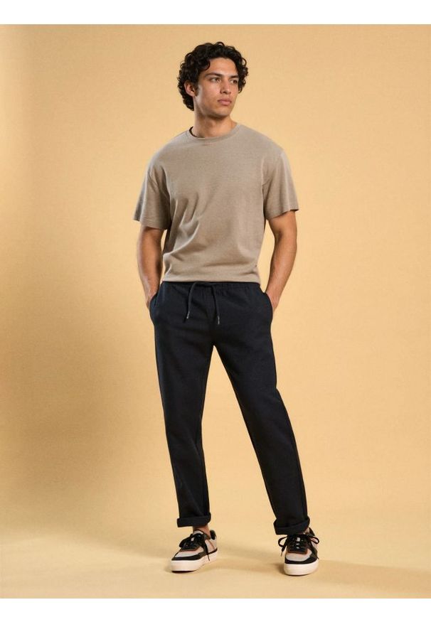 Sinsay - Spodnie chino jogger - niebieski. Kolor: niebieski