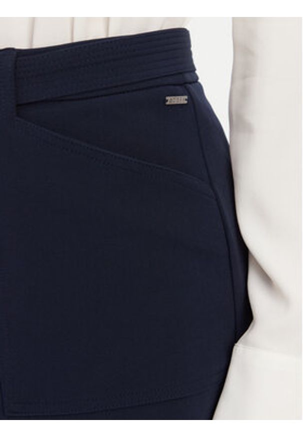 Guess Szorty materiałowe W5GD0I WH9Y2 Granatowy Loose Fit. Kolor: niebieski. Materiał: syntetyk