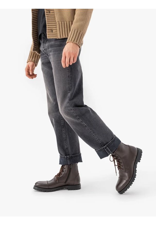 Ryłko - Ciemnobrązowe trzewiki ze skóry licowej. Okazja: na co dzień. Wysokość cholewki: przed kolano. Zapięcie: zamek. Kolor: brązowy. Materiał: skóra. Szerokość cholewki: normalna. Styl: casual, street