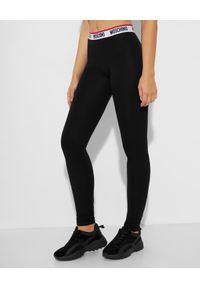 MOSCHINO - Czarne legginsy z logo marki. Kolor: czarny. Materiał: dzianina, materiał. Styl: klasyczny