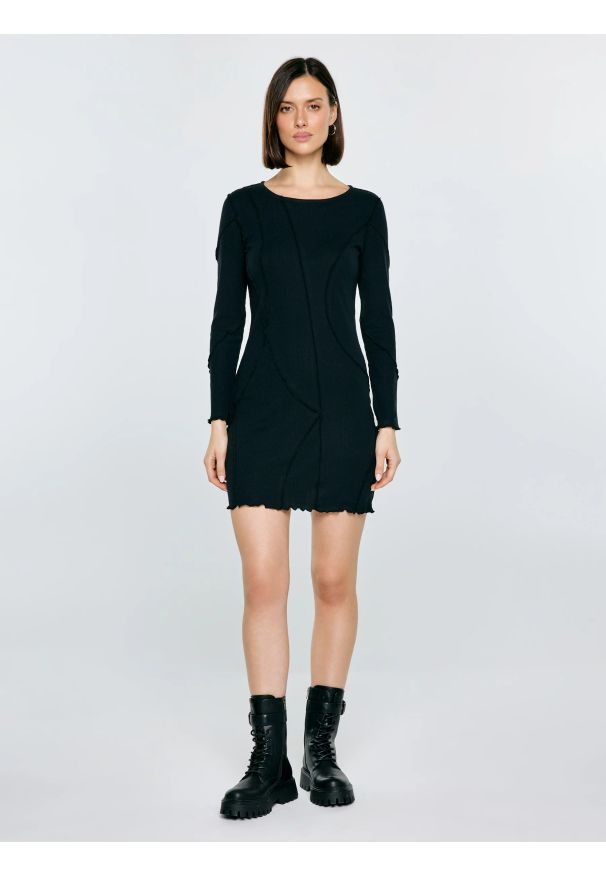 Big-Star - Sukienka damska mini dopasowana czarna Malgosara 906. Kolor: czarny. Materiał: dzianina. Wzór: prążki. Typ sukienki: asymetryczne, kopertowe. Styl: elegancki. Długość: mini