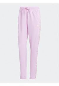 Adidas - adidas Dres Essentials 3-Stripes IJ8787 Różowy Slim Fit. Kolor: różowy. Materiał: dresówka, syntetyk