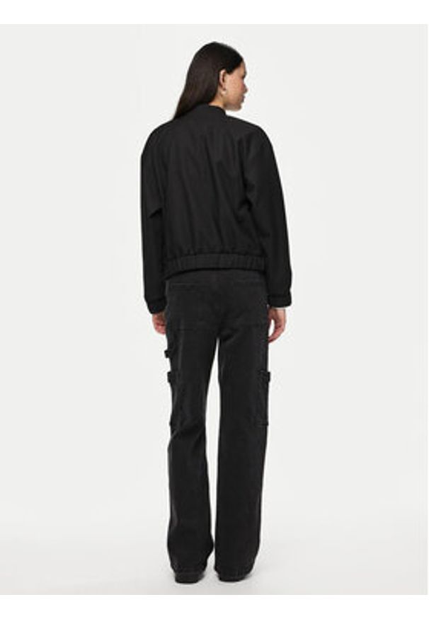 Pieces Kurtka bomber Annie 17150150 Czarny Regular Fit. Kolor: czarny. Materiał: syntetyk