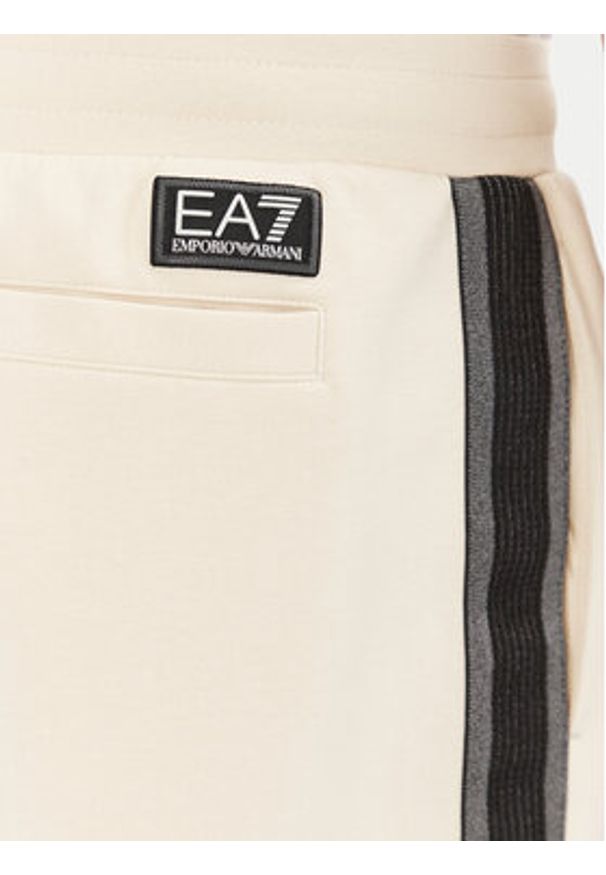 EA7 Emporio Armani Spodnie dresowe 7M000545 AF12660 U1079 Écru Modern Fit. Materiał: syntetyk