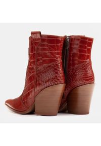 Marco Shoes Botki damskie kowbojki z naturalnej skóry z tłoczeniem brązowe. Kolor: brązowy. Materiał: skóra #10