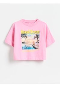 Reserved - Krótki t-shirt z nadrukiem - różowy. Kolor: różowy. Materiał: bawełna. Długość: krótkie. Wzór: nadruk #1