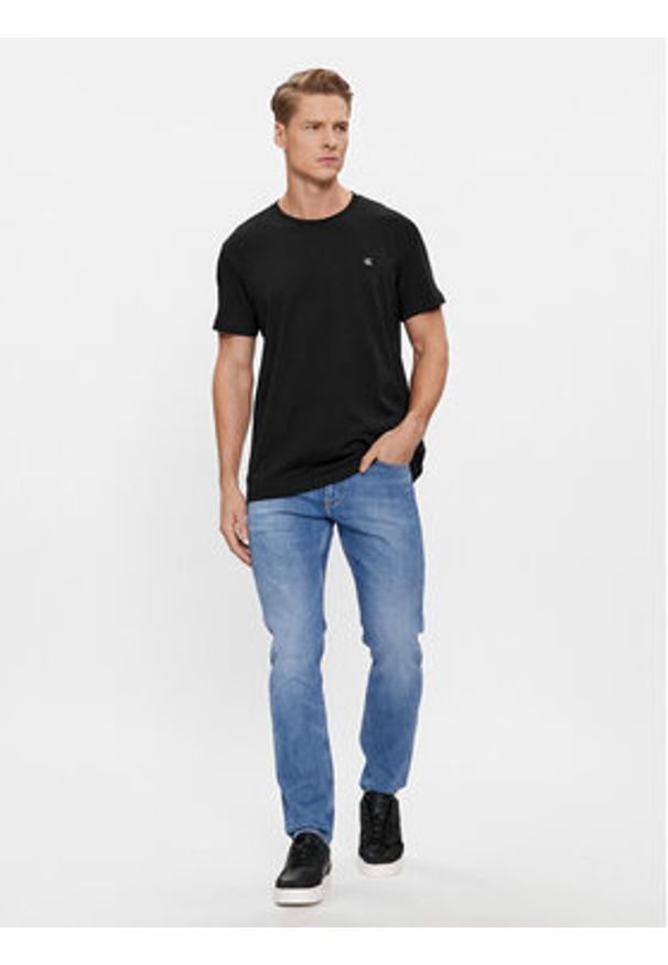 Calvin Klein Jeans T-Shirt J30J325268 Czarny Regular Fit. Kolor: czarny. Materiał: bawełna