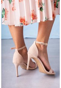 Casu - Różowe sandały szpilki błyszczące z zakrytą piętą paskiem wokół kostki ze skórzaną wkładką casu a20x2/p. Zapięcie: pasek. Kolor: różowy. Materiał: skóra. Obcas: na szpilce #1