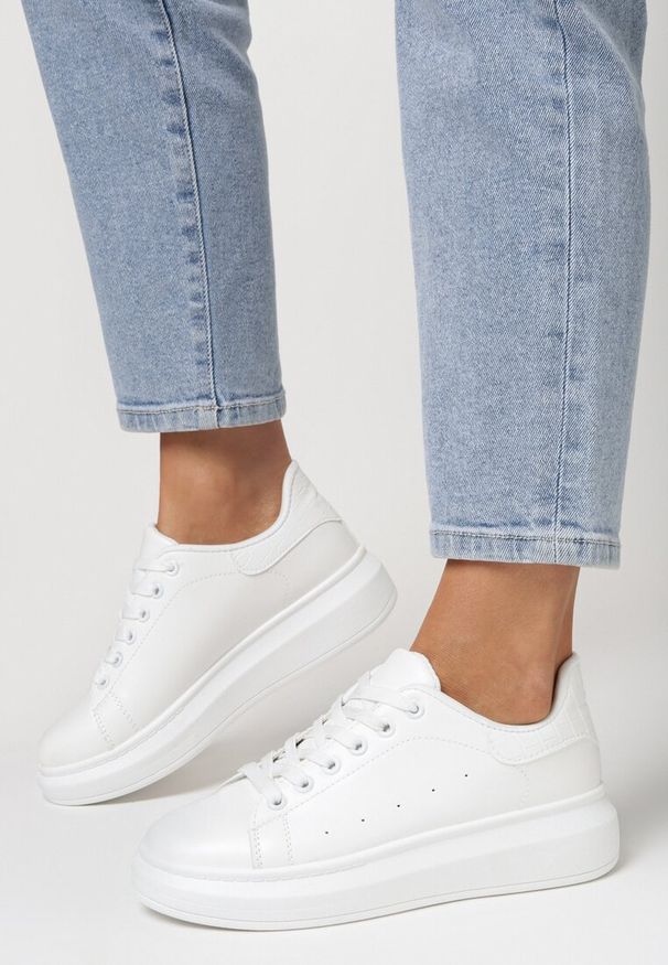 Born2be - Białe Sneakersy na Grubej Podeszwie Hypnotic. Okazja: na co dzień, na spacer. Kolor: biały. Materiał: dresówka. Sezon: lato. Sport: turystyka piesza