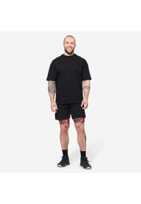 DOMYOS - Koszulka z krótkim rękawem męska Domyos Gym & Pilates. Kolor: czarny, pomarańczowy, wielokolorowy. Materiał: tkanina, prążkowany, materiał, bawełna, elastan. Długość rękawa: krótki rękaw. Długość: krótkie. Sport: joga i pilates