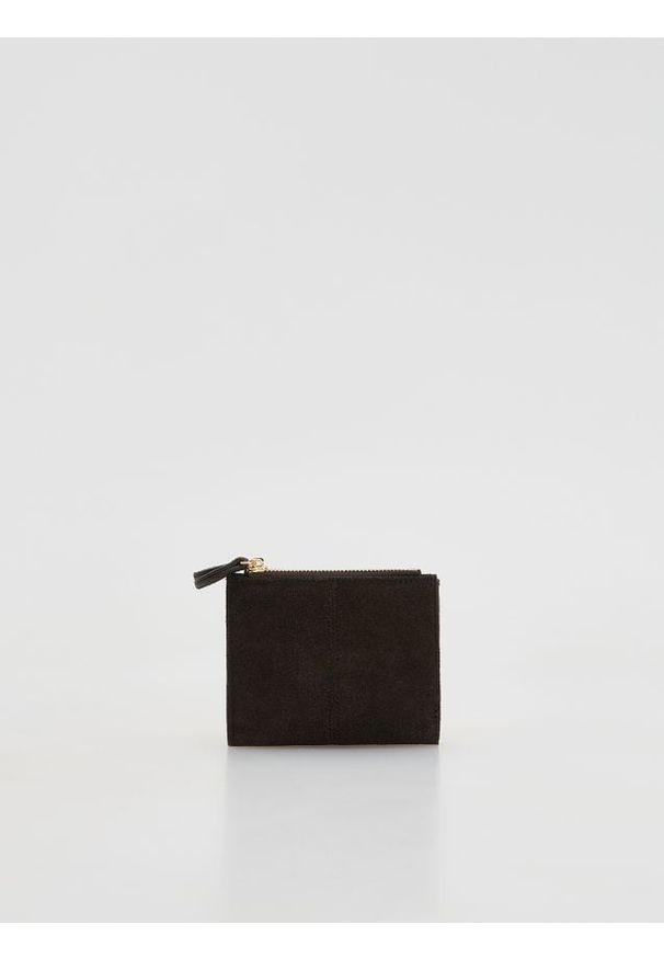 Reserved - Zamszowy portfel - ciemnobrązowy. Kolor: brązowy. Materiał: zamsz