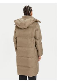 Calvin Klein Jeans Kurtka puchowa J20J224109 Beżowy Regular Fit. Kolor: beżowy. Materiał: syntetyk. Sezon: zima #4