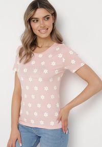 Born2be - Różowy T-shirt Bawełniany z Motywem Kwiatów Ozdobiony Cyrkoniami Atentia. Okazja: na co dzień. Kolor: różowy. Materiał: bawełna. Wzór: kwiaty, aplikacja. Styl: casual #6
