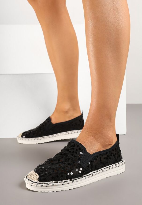Born2be - Czarne Espadryle z Siateczki Zdobionej Cekinami Viviluria. Okazja: na co dzień. Kolor: czarny. Wzór: aplikacja. Sezon: lato. Styl: klasyczny, elegancki, casual