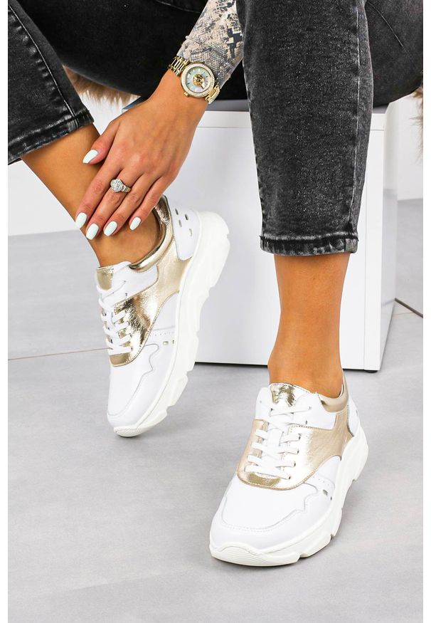 Kati - Białe sneakersy kati buty sportowe sznurowane 7038. Kolor: biały, złoty, wielokolorowy