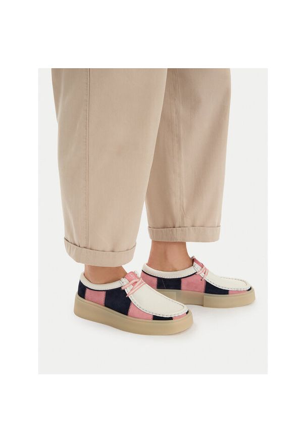 Półbuty Clarks. Wzór: kolorowy