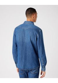 Wrangler - WRANGLER 27MW 1YEAR MĘSKA KOSZULA JEANSOWA JEANS W5MSLW924 112130248. Okazja: do pracy, na co dzień. Typ kołnierza: kaptur. Materiał: jeans. Długość rękawa: długi rękaw. Długość: długie. Sezon: lato. Styl: klasyczny, casual, elegancki, vintage #2