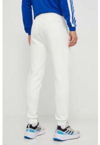 Guess spodnie dresowe kolor biały melanżowe. Kolor: biały. Materiał: dresówka. Wzór: melanż #3