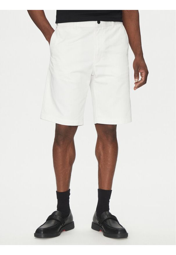 Hugo - HUGO Szorty materiałowe Darik 50505857 Biały Regular Fit. Kolor: biały. Materiał: syntetyk, bawełna