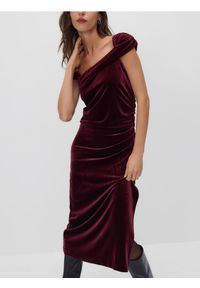 Reserved - Welurowa sukienka midi - bordowy. Kolor: czerwony. Materiał: welur. Długość: midi #1