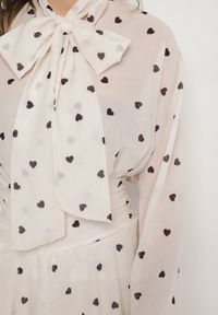 Born2be - Beżowa Rozkloszowana Sukienka z Rękawami Typu Nietoperz i Wiązaniem Miriviela. Okazja: na co dzień. Kolor: beżowy. Materiał: jeans. Typ sukienki: proste. Styl: casual, klasyczny #5