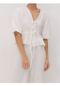 Reserved - Muślinowa bluzka z wiązaniem - biały. Kolor: biały. Materiał: bawełna #1