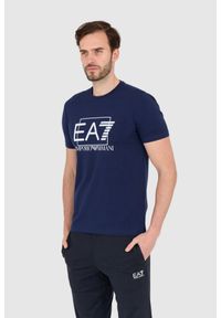EA7 Emporio Armani - EA7 Granatowy męski t-shirt z białym logo. Kolor: niebieski #4