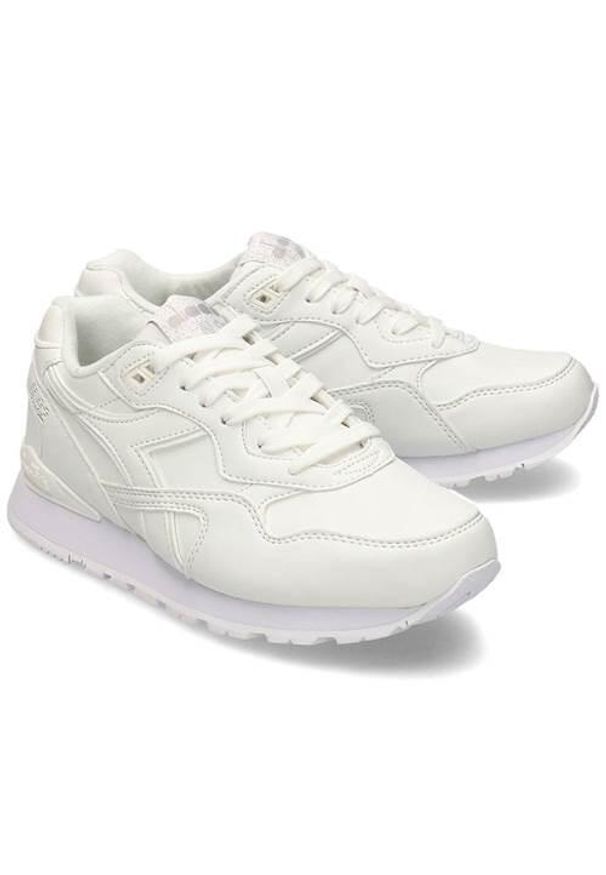 Buty do chodzenia damskie Diadora. Zapięcie: sznurówki. Kolor: biały. Materiał: materiał, skóra. Szerokość cholewki: normalna. Sport: turystyka piesza