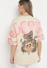 Born2be - Beżowy Bawełniany T-shirt o Fasonie Oversize z Nadrukiem Misia Nellene. Kolor: beżowy. Materiał: bawełna. Wzór: nadruk