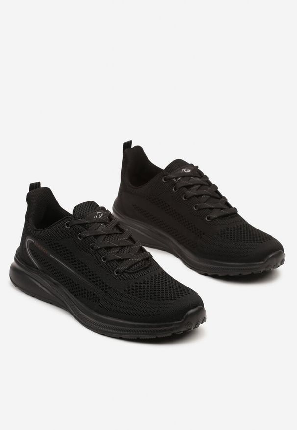 Born2be - Czarne Buty Sportowe Sneakersy Ozdobione Tłoczonym Wzorem Aralisia. Okazja: na co dzień. Nosek buta: okrągły. Kolor: czarny. Materiał: jeans. Wzór: aplikacja. Obcas: na płaskiej podeszwie