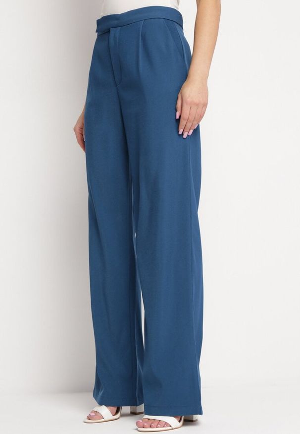 Born2be - Granatowe Klasyczne Spodnie z Kieszeniami i Prostą Nogawką Trisonore. Okazja: na co dzień, na spotkanie biznesowe, do pracy. Kolekcja: dla wysokich. Kolor: niebieski. Materiał: dzianina, materiał. Wzór: gładki, jednolity. Styl: klasyczny