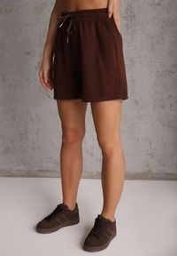 Renee - Brązowy Bawełniano-Wiskozowy Komplet Sportowy T-shirt i Szorty Areinna. Kolor: brązowy. Materiał: wiskoza, bawełna #2