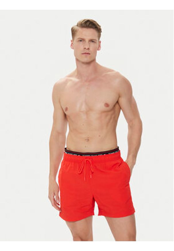TOMMY HILFIGER - Tommy Hilfiger Szorty kąpielowe UM0UM03141 Czerwony Regular Fit. Kolor: czerwony. Materiał: syntetyk