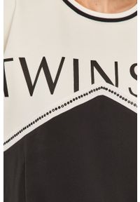 TwinSet - Twinset - Bluza. Typ kołnierza: bez kaptura. Kolor: czarny. Materiał: poliester, wiskoza, dzianina, elastan. Długość rękawa: długi rękaw. Długość: długie. Wzór: nadruk. Styl: klasyczny #3