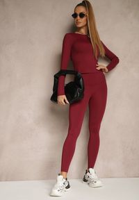 Renee - Bordowy Komplet Sportowy Legginsy i Top Typu Longsleeve Dorotia. Kolor: czerwony. Materiał: skóra #4