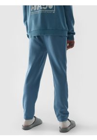 4F JUNIOR - Spodnie dresowe joggery chłopięce - denim. Okazja: na co dzień. Kolor: niebieski. Materiał: dresówka, denim. Wzór: gładki, ze splotem. Styl: casual, sportowy