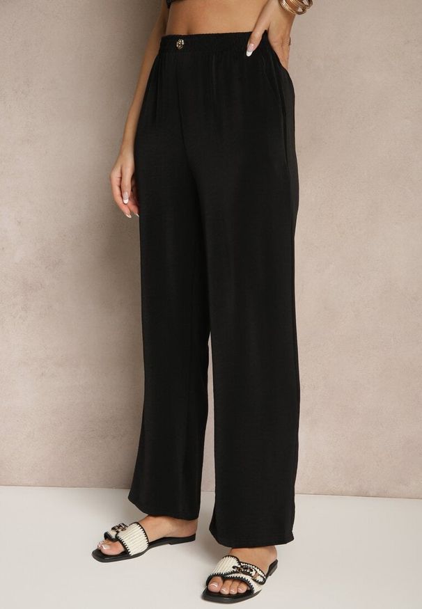 Renee - Czarne Wiskozowe Spodnie High Waist o Prostym Fasonie Saliella. Okazja: na co dzień. Stan: podwyższony. Kolor: czarny. Materiał: wiskoza. Sezon: lato, wiosna. Styl: elegancki, casual