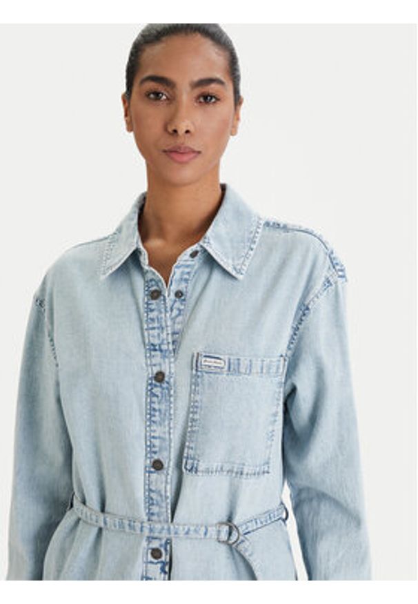Guess Jeans Sukienka jeansowa W6RK26 D5M83 Niebieski Regular Fit. Kolor: niebieski. Materiał: jeans, bawełna