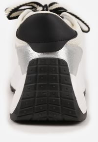 Born2be - Biało-Srebrne Sznurowane Sneakersy Vices na Grubej Podeszwie z Metaliczną Wstawką Nelenia. Okazja: na spacer, na co dzień. Kolor: biały. Materiał: jeans. Sport: turystyka piesza #8