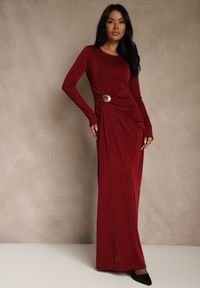 Renee - Bordowa Marszczona Sukienka Koktajlowa Zdobiona Aplikacją w Talii Siweda. Kolor: czerwony. Materiał: futro, lakier. Wzór: aplikacja. Styl: wizytowy #1