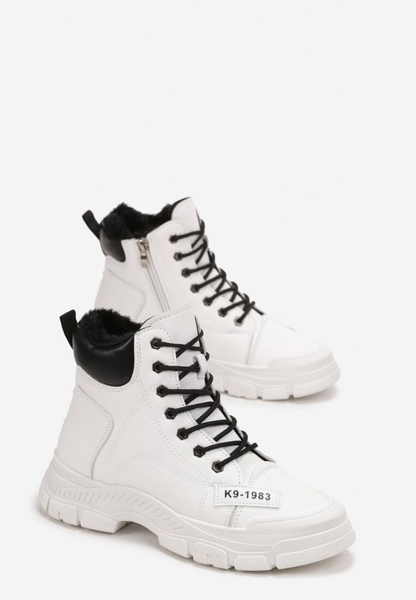 Renee - Białe Wiązane Traperki na Grubej Podeszwie Mibraces. Kolor: biały