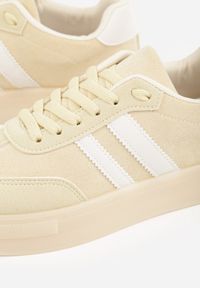 Renee - Jasnożółte Sneakersy na Platformie w Stylu Tenisówek Ozdobione Paskami Ladia. Okazja: na co dzień. Zapięcie: pasek. Kolor: żółty. Materiał: jeans. Wzór: aplikacja. Sezon: wiosna. Obcas: na platformie #6