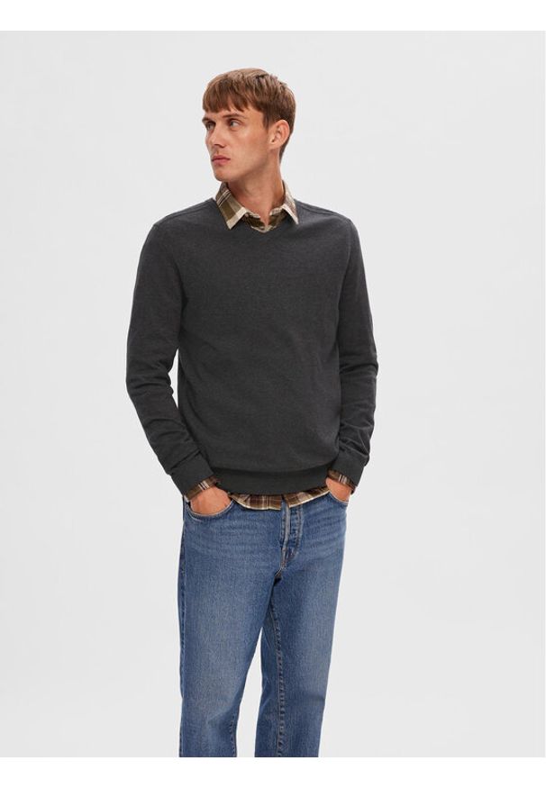 Selected Homme Sweter 16090147 Szary Regular Fit. Kolor: szary. Materiał: bawełna