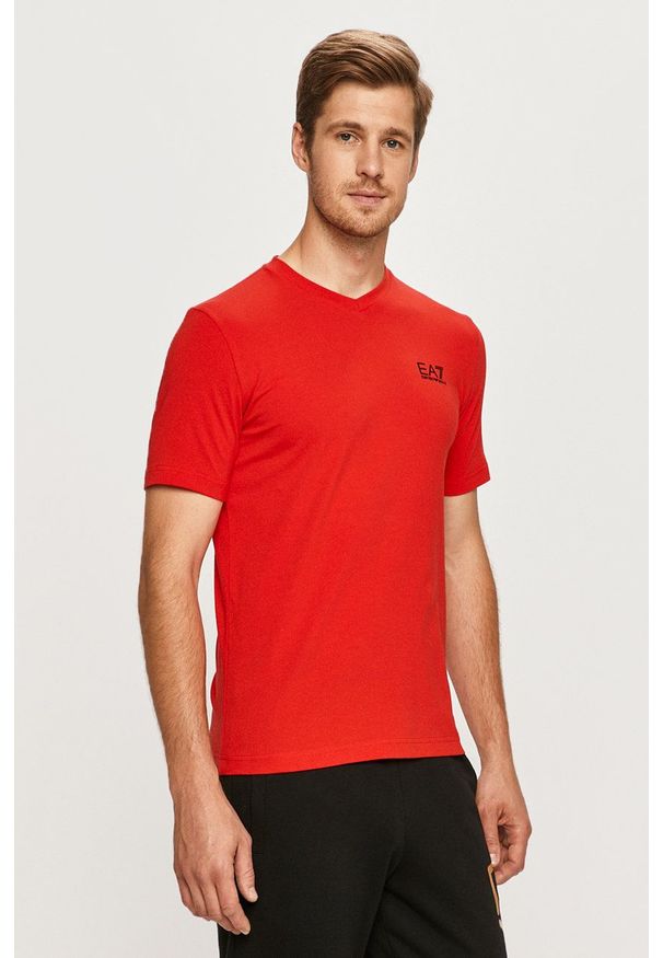 EA7 Emporio Armani - T-shirt. Okazja: na co dzień. Kolor: czerwony. Materiał: dzianina. Styl: casual